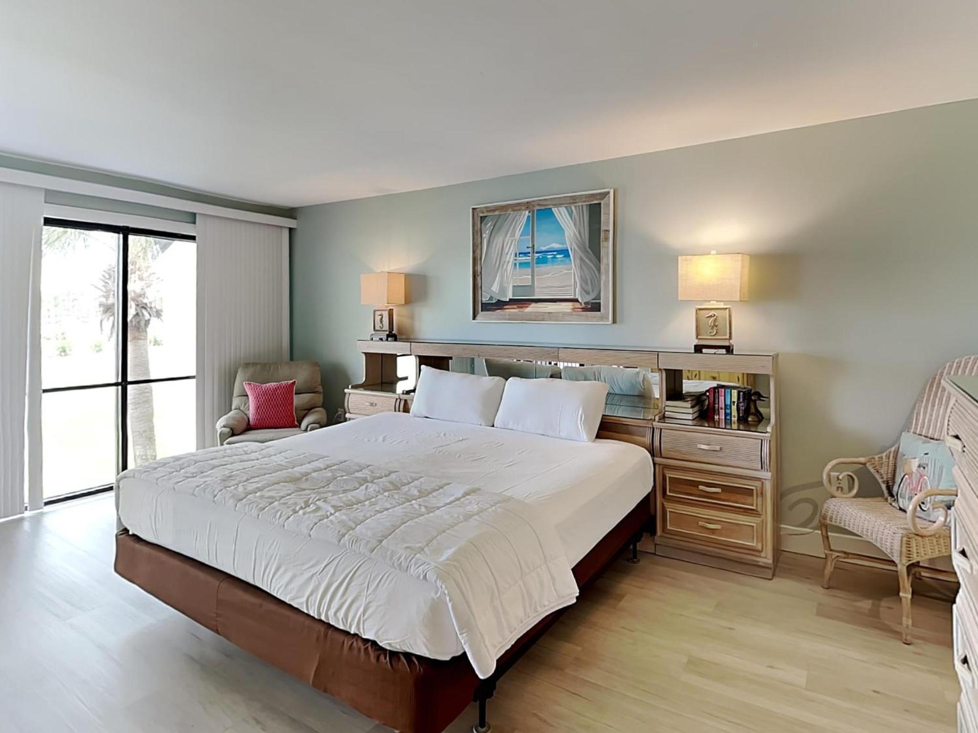 Edgewater 1211 Apartment